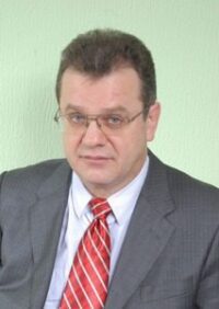 Ситуация в реформируемых отраслях напоминает незаконченные хирургические операции