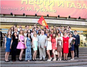 В РГУ нефти и газа имени И.М. Губкина открылась мемориальная инсталляция «Нулевой километр» и состоялся выпускной студентов 2012