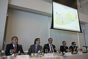 Игорь Сечин провел встречи с инвесторами в Лондоне и Нью-Йорке, посетил производственные объекты и инженерные центры GE