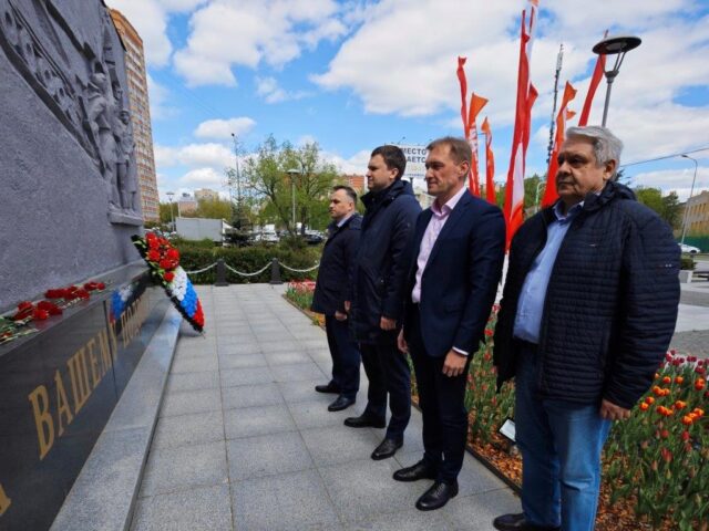 не забыт, ничто не забыто_руководители Московского РДУ возложили цветы к Мемориалу Великой Отечественной войны в Коммунарке 1