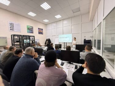 Энергетики АО «Сетевая компания» первые прошли образовательный курс на обновленных цифровых полигонах
