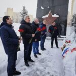 Системного оператора возложили цветы к монументу в Коммунарке (1)