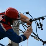 Калужские энергетики ликвидируют последствия удара стихии