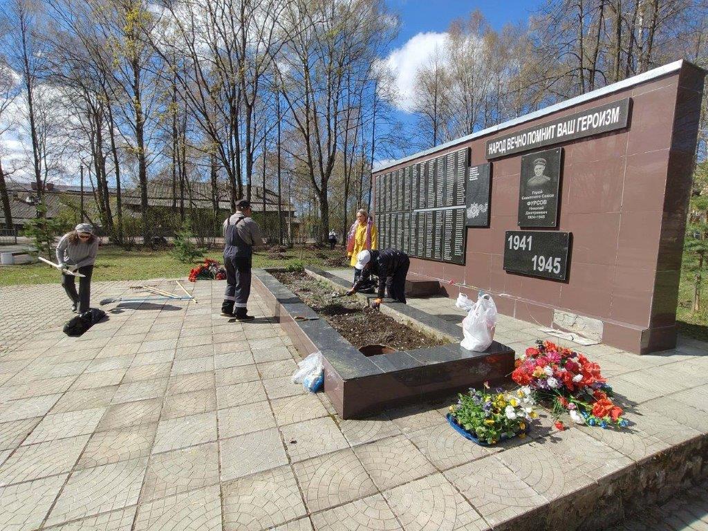 Системный оператор высадил волонтёрский десант в поселке Песочное Рыбинского района Ярославской области (2)