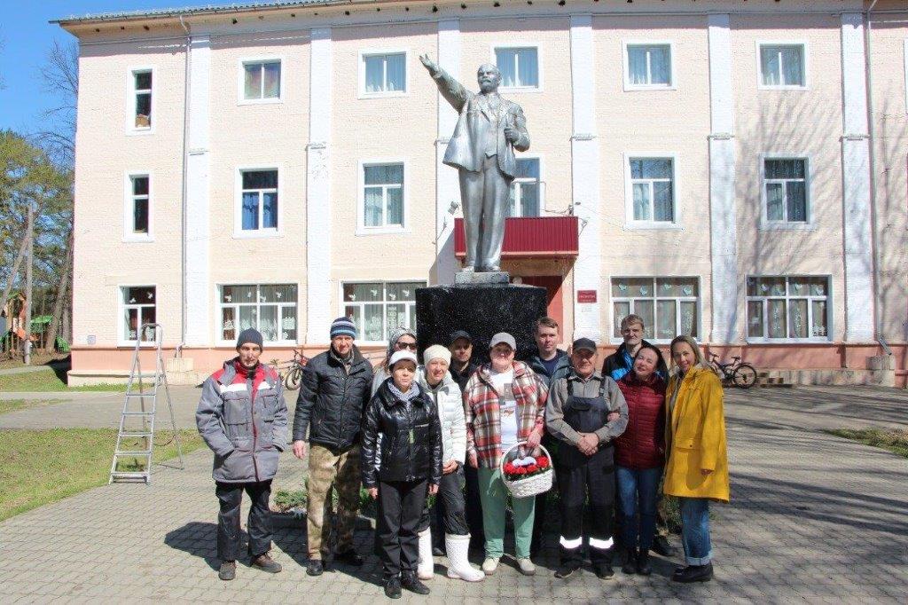 Системный оператор высадил волонтёрский десант в поселке Песочное Рыбинского района Ярославской области (5)