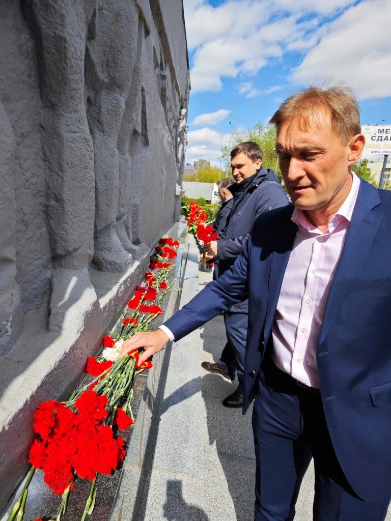 Никто не забыт, ничто не забыто_руководители Московского РДУ возложили цветы к Мемориалу Великой Отечественной войны в Коммунарке 2