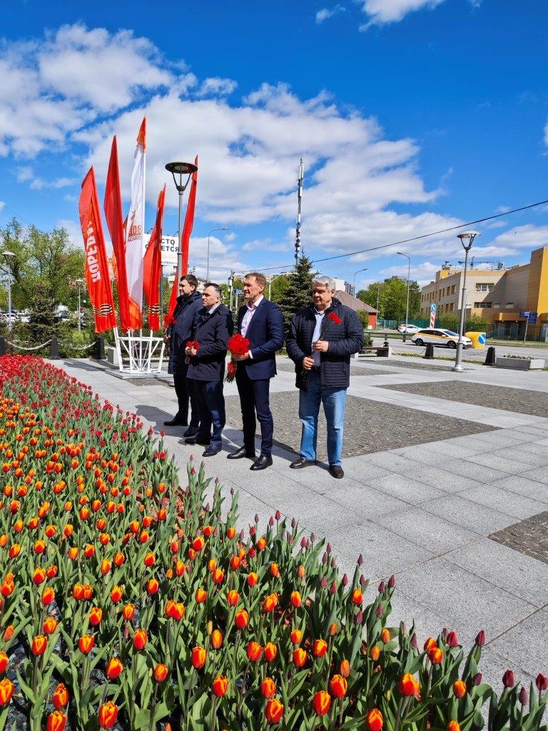 Никто не забыт, ничто не забыто_руководители Московского РДУ возложили цветы к Мемориалу Великой Отечественной войны в Коммунарке 3