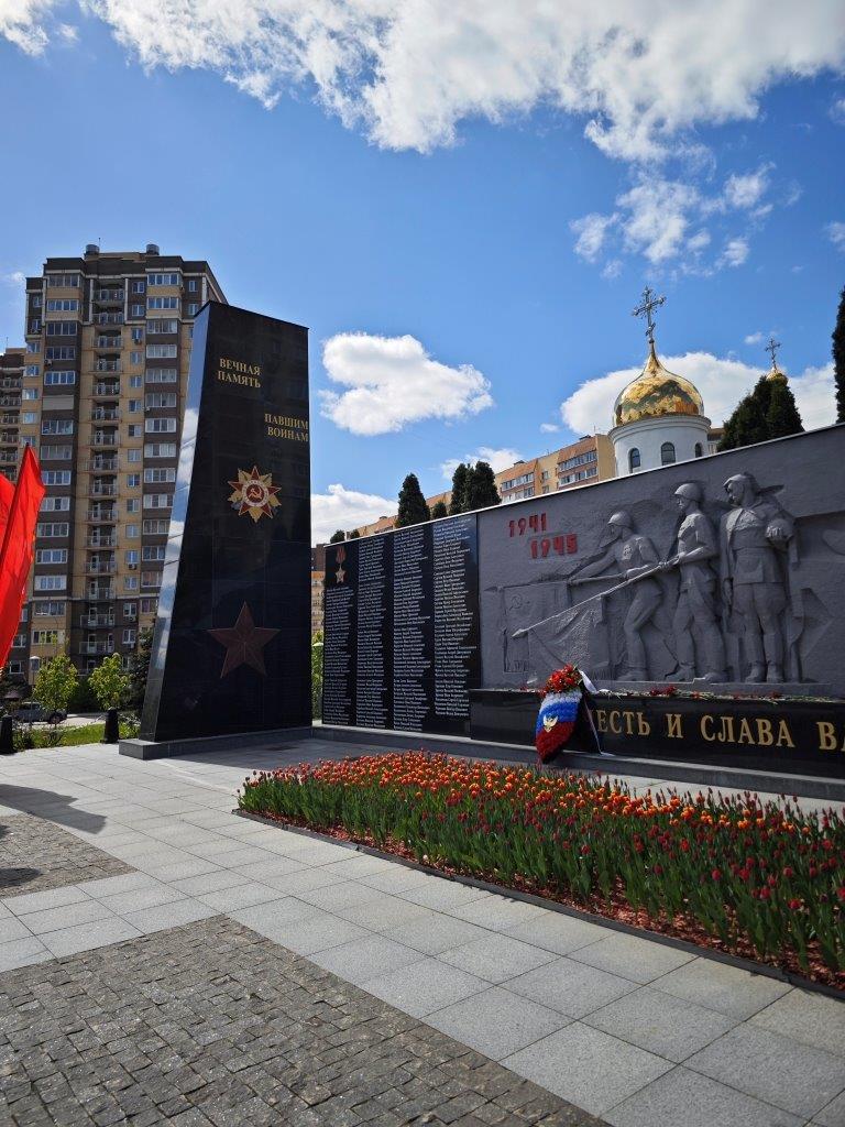 Никто не забыт, ничто не забыто_руководители Московского РДУ возложили цветы к Мемориалу Великой Отечественной войны в Коммунарке 5
