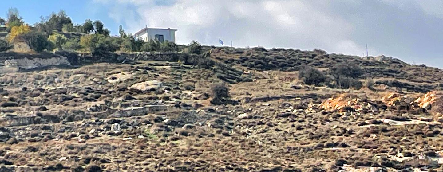 Поселенцы установили караван на земле палестинской семьи в Хале Аль Луза, Западный берег.