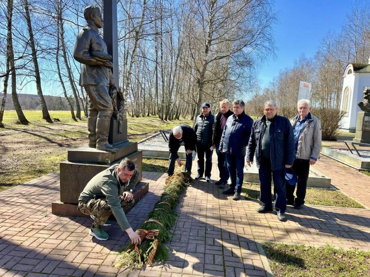 23.04.2026 Работники Московского РДУ привели в порядок Мемориал «Поле воинской славы 1812 и 1941 годов» (1)