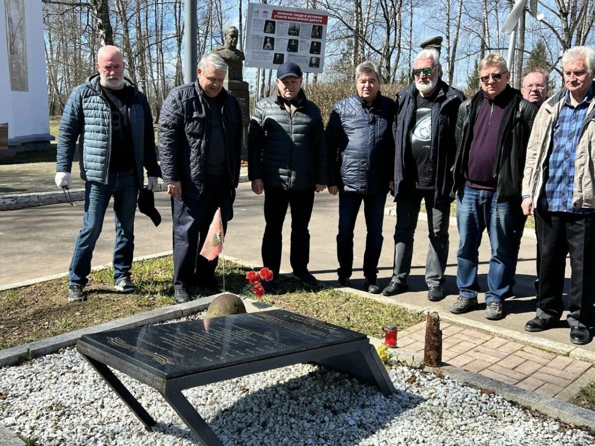 23.04.2026 Работники Московского РДУ привели в порядок Мемориал «Поле воинской славы 1812 и 1941 годов» (3)