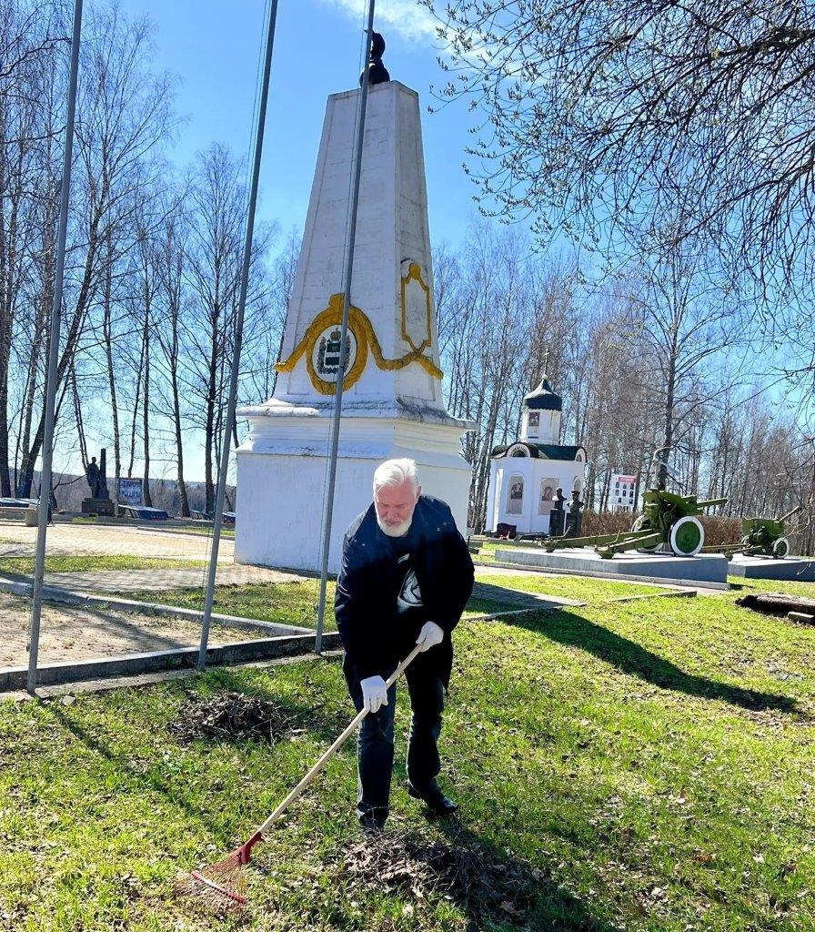 23.04.2026 Работники Московского РДУ привели в порядок Мемориал «Поле воинской славы 1812 и 1941 годов» (7)